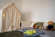 Eine gemütliche Rückzugsecke im Förderraum (Frühförderung & Entspannung) des Autismus-Zentrums
